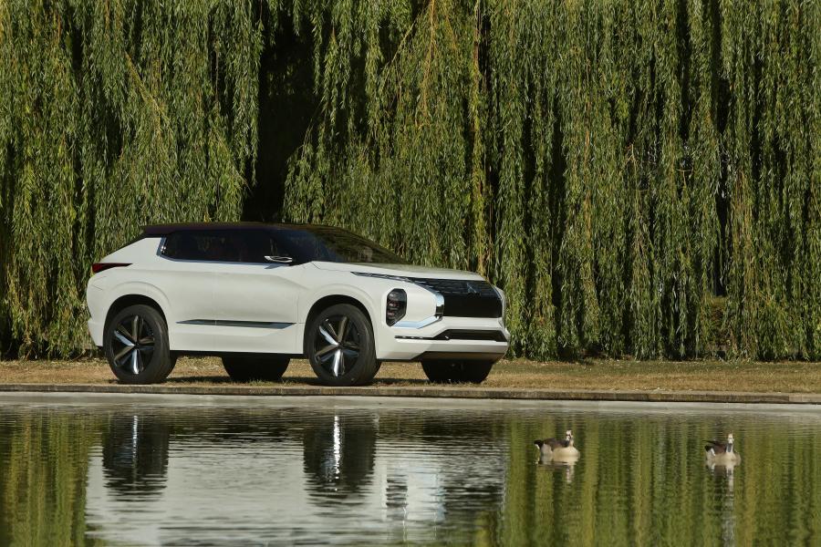  Mitsubishi GT-PHEV Concept 2016 года  (фото 28 из 30)